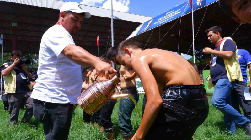 663. Tarihi Kırkpınar Yağlı Güreşleri’nin ikinci gün müsabakaları başladı