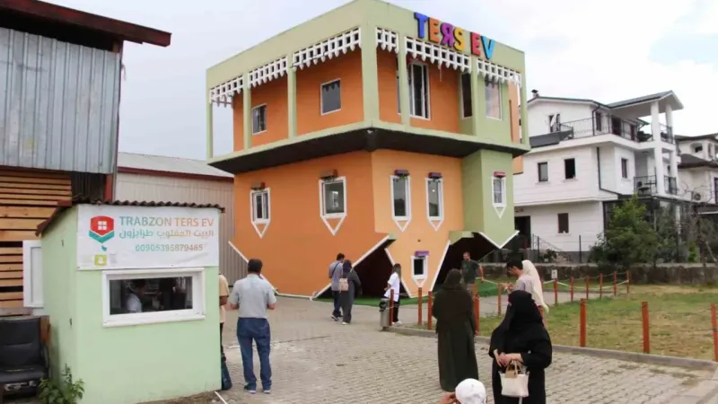 Trabzon’daki ‘Ters Ev’ Arap turistlerin ilgi odağı oldu