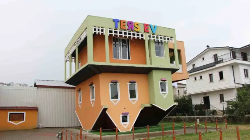 Trabzon’daki ‘Ters Ev’ Arap turistlerin ilgi odağı oldu