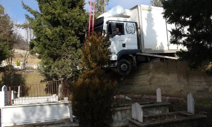 Navigasyon mezarlığa götürdü