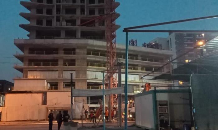 İzmir’de inşaatın kule vinci devrildi: 4 ölü, 2 yaralı