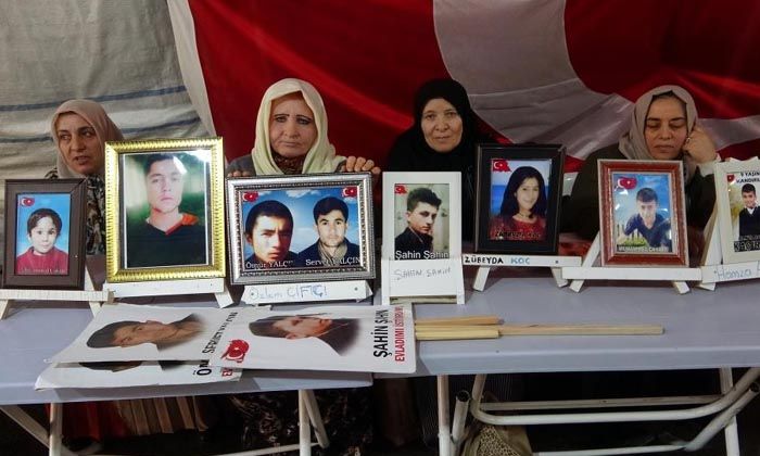 HDP mağduru aileler, yeni yıla evlat hasretiyle giriyor HDP mağduru aileler, yeni yıla evlat hasretiyle giriyor