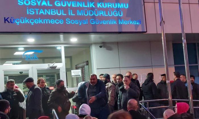 EYT’liler sabahın erken saatlerinde uzun kuyruk oluşturdu