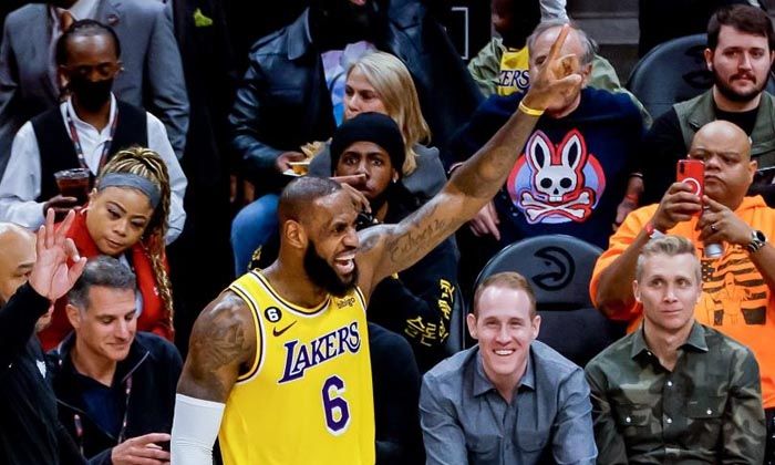 LeBron James’ten double double