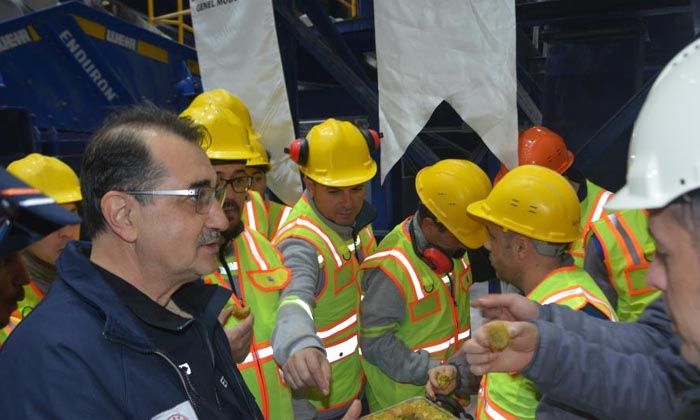 Enerji Bakanı Dönmez, yeni yıla bor işçileri ile girdi