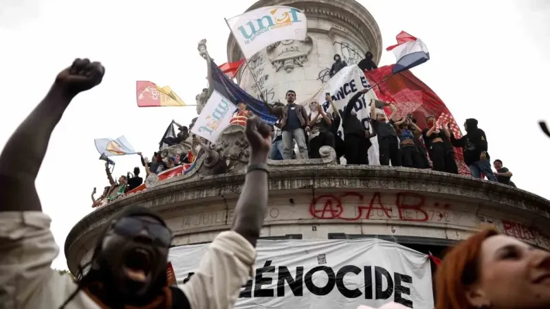 Fransa’da sandık çıkış anketlerine göre Yeni Halk Cephesi’nin seçimlerin ikinci turunda birinci olması bekleniyor