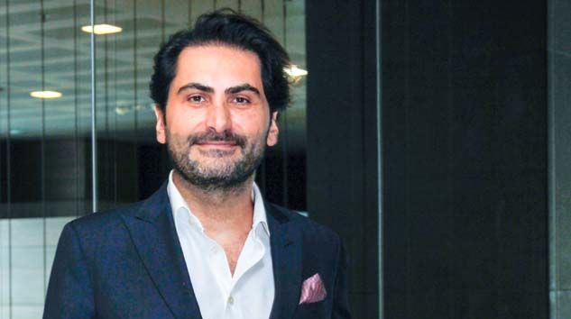 Bilinçsizce yerlere atılan eldiven ve maskeler enfekte olan kişi sayısını artırabilir