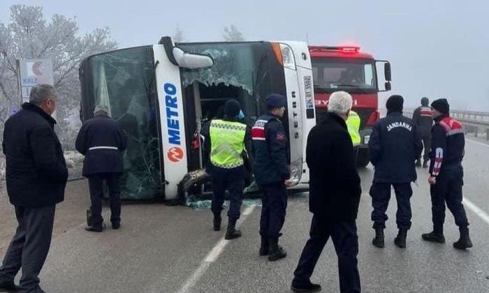 Ankara’da yolcu otobüsü devrildi: 6 yaralı
