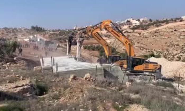 İsrail güçleri, Filistinli bir ailenin evini yıktı