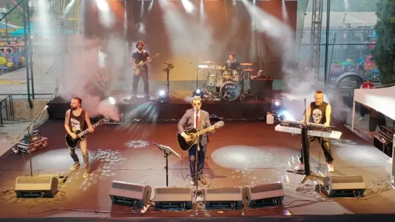 Söğütte Ayna grubu rüzgari esti