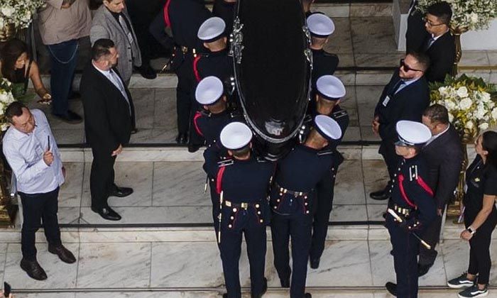 Pele için 14 katlı mezarlık