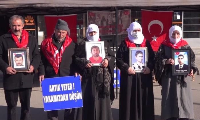Dağdaki oğluna seslenen anne: Artık evlat hasretine dayanamıyoruz Dağdaki oğluna seslenen anne: Artık evlat hasretine dayanamıyoruz