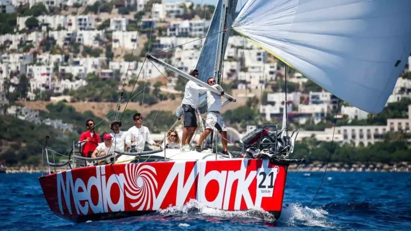 MediaMarkt Türkiye yelken takımı 2024 yılında 257 deniz mili mesafe kat etti MediaMarkt Türkiye yelken takımı 2024 yılında 257 deniz mili mesafe kat etti