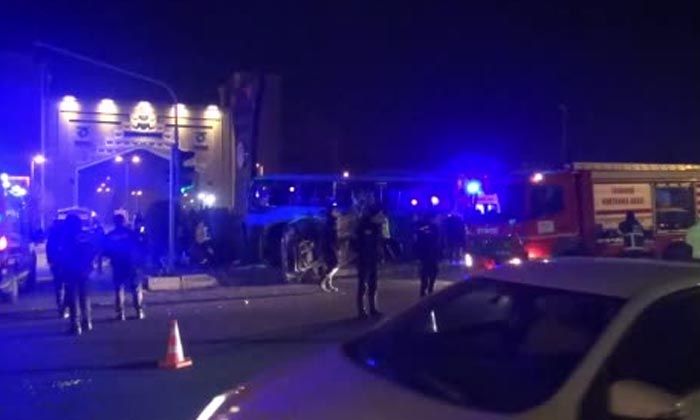 Niğde’de halk otobüsü ile otomobil çarpıştı: 3’ü ağır 16 yaral