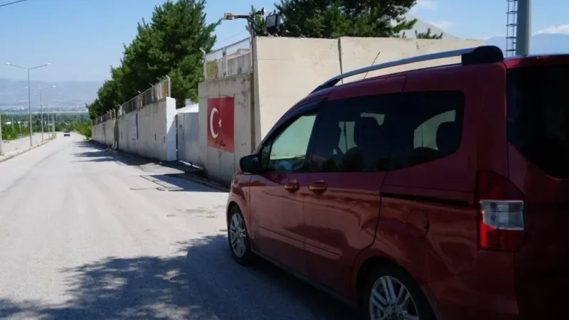 Otomobilden düşen para dolu çanta kayboldu