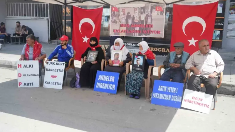 Muşlu annelerin evlat nöbeti devam ediyor Muşlu annelerin evlat nöbeti devam ediyor