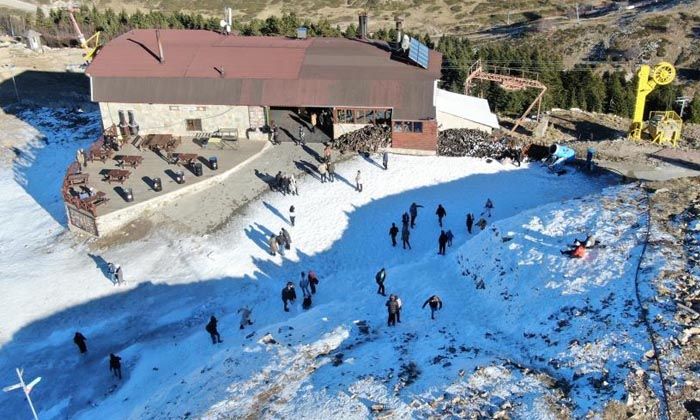 Uludağ’da suni kar yağışı başladı!