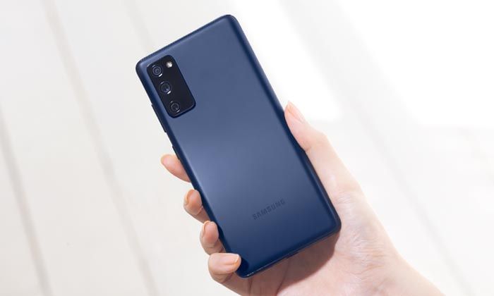 Samsung’un sevilen modeli Galaxy S20 FE şimdi 12 taksitle