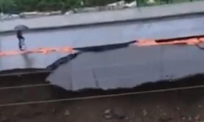 Çöken yolda inanılmaz kurtuluş