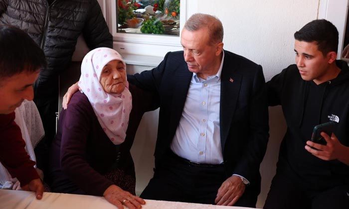 Cumhurbaşkanı Erdoğan, Zülfiye nineyi ziyaret etti