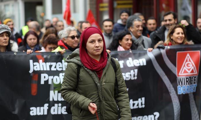 Almanya’da işten çıkarılan Türk işçilerden eylem