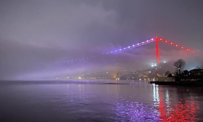 İstanbul Boğazı’nda yoğun sis: Gemi trafiği çift yönlü olarak askıya alındı