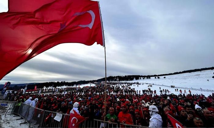 Binlerce kişi eksi 12 derecede Sarıkamış şehitleri için yürüdü
