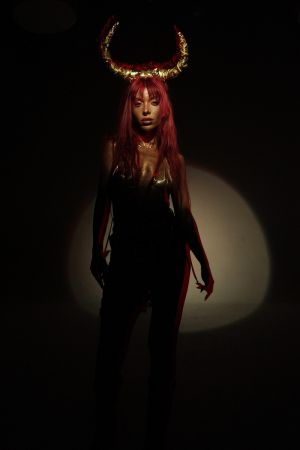 Pop müziğin çıtasını yükselten şarkı Zanna’dan geldi “Ya Deliler Haklıysa”