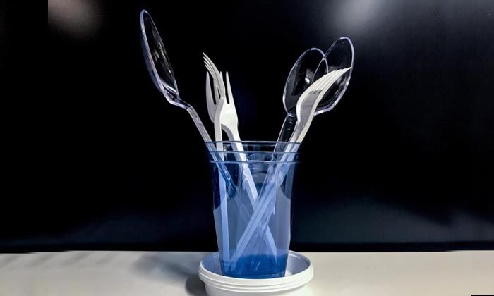 İngiltere’de tek kullanımlık plastiklere yasak geliyor