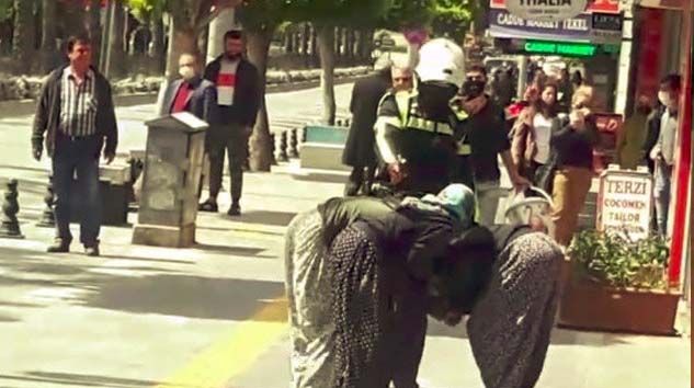Kadın dilencilerin kavgasını polis biber gazıyla ayırabildi