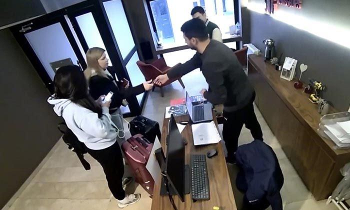 İstanbul’da taksiciden Rus turiste skandal teklif: Unuttuğu telefonuna 100 dolar istedi