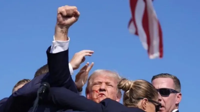 ABD eski başkanı Trump’a mitingde konuşma yaptığı sırada suikast girişimi