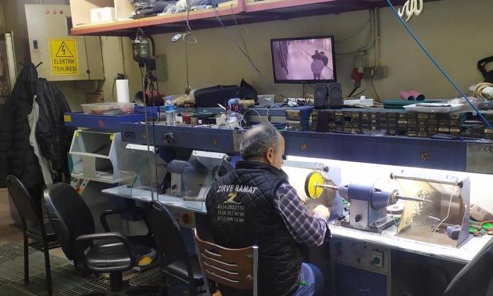 Gram gram 3 milyon değerinde altın çaldılar