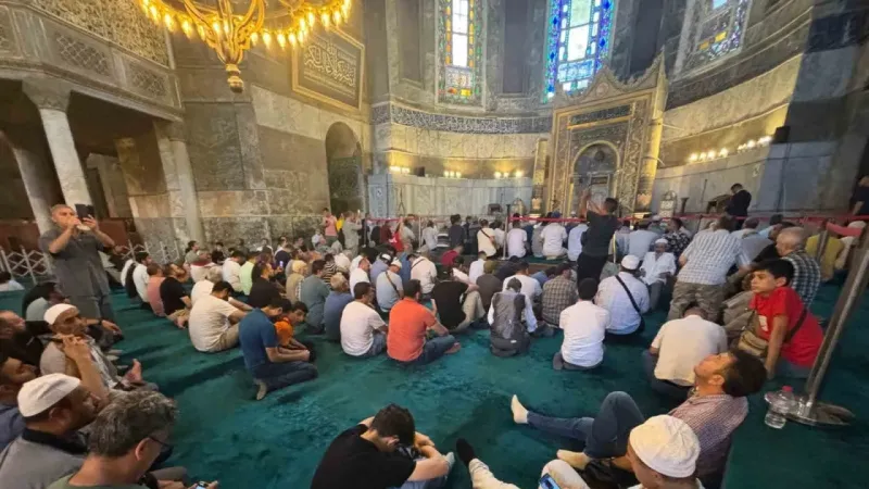 Ayasofya Camii’nde 15 Temmuz şehitleri için hatim duası okundu Ayasofya Camii’nde 15 Temmuz şehitleri için hatim duası okundu
