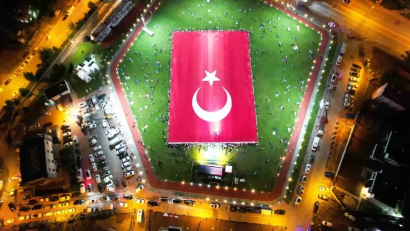 Dünyanın en büyük Türk bayrağı Kayseri’de açıldı