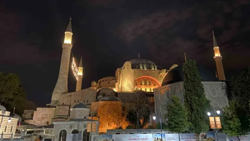 15 Temmuz’un 8’inci yıl dönümünde camilerde sela okundu