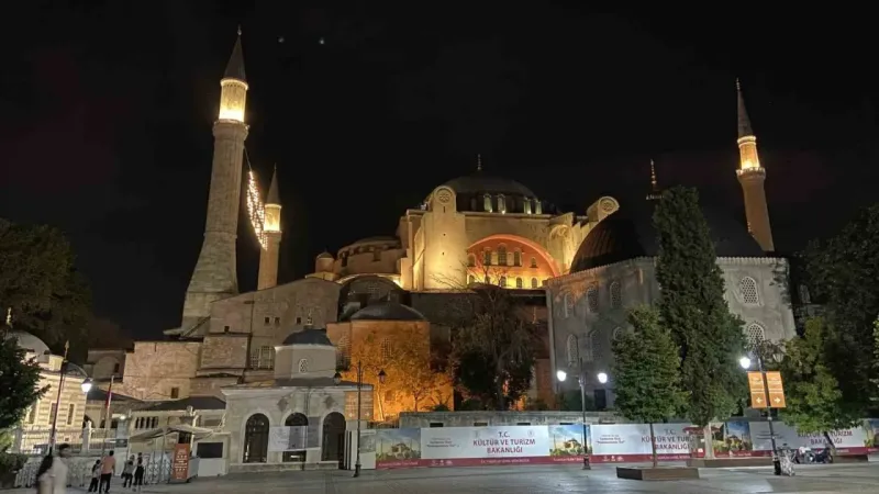 15 Temmuz’un 8’inci yıl dönümünde camilerde sela okundu