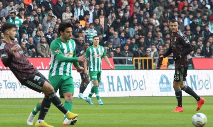 Maça 1-0 mağlup başlayan Beşiktaş, uzatmalarda güldü