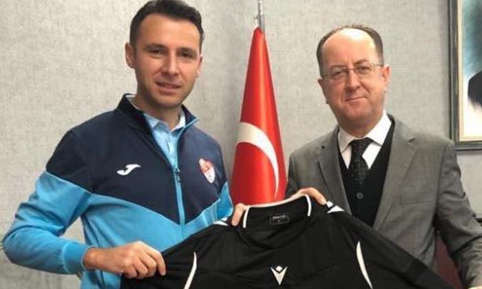 Sınıf öğretmeni Emrah Ünal Süper Lig yardımcı hakemliğine yükseldi
