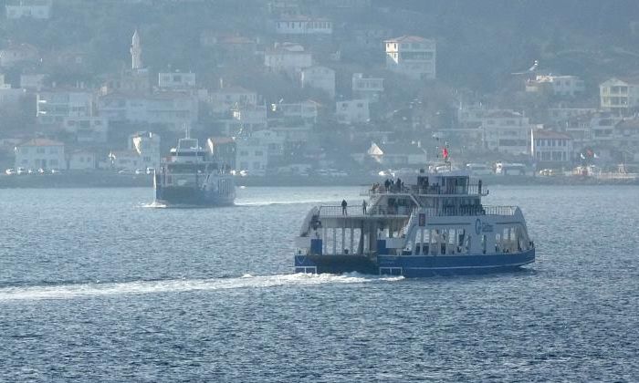 Bozcaada ve Gökçeada’ya 2 gün feribot seferlerine fırtına engeli
