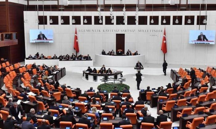 Kamuda sözleşmeli personele kadro getiren teklif Plan ve Bütçe Komisyonu’nda kabul edildi