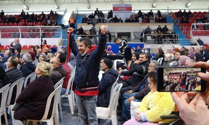 TOKİ kurasında ev çıkanlar gözyaşlarına hakim olamadı