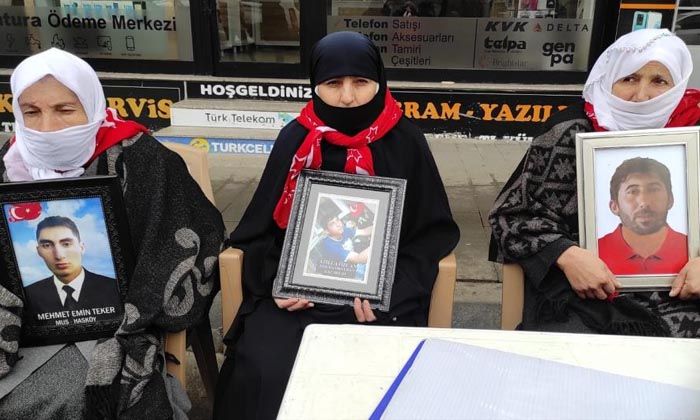 Muş’ta annelerin evlat nöbeti soğuk havaya rağmen devam ediyor