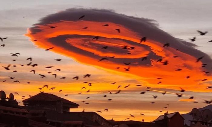 Bursa semalarında UFO görünümlü bulut