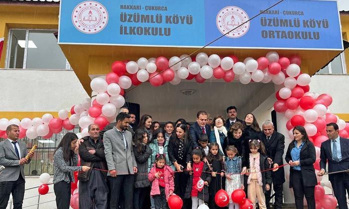 Permolit Boya renkleriyle ‘güneş’ oldu, Hakkarili çocuklar yeni okuluna kavuştu