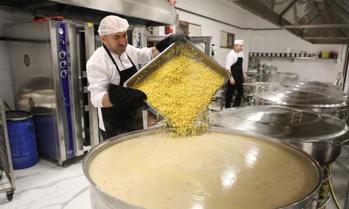 Eyüpsultan Belediyesi’nin yeni aşevi ile 3 bin kişiye yemek