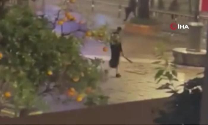 İspanya’da kilisede samuray kılıçlı dehşet!