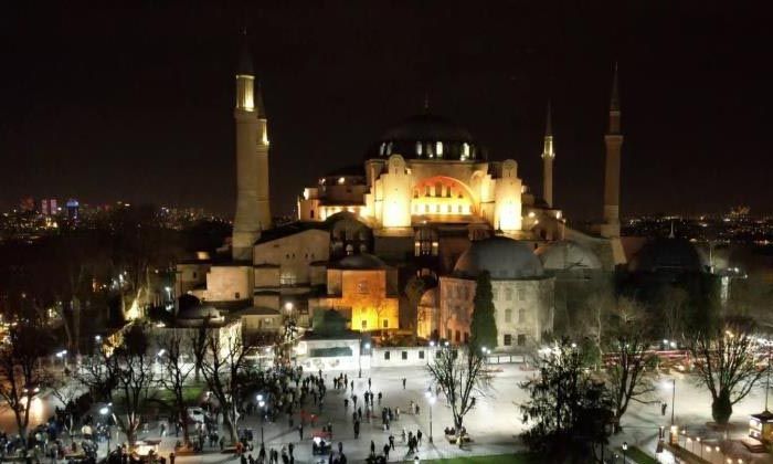 Vatandaşlar Ayasofya Camii’ne akın etti