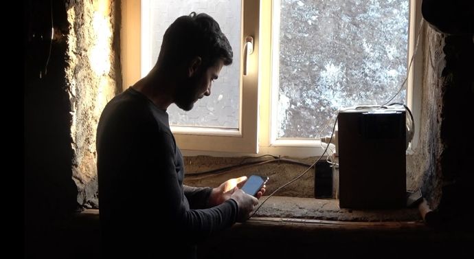 Elektrik olmadığı için yıllardır güneş enerjisi ile aydınlanıyorlar