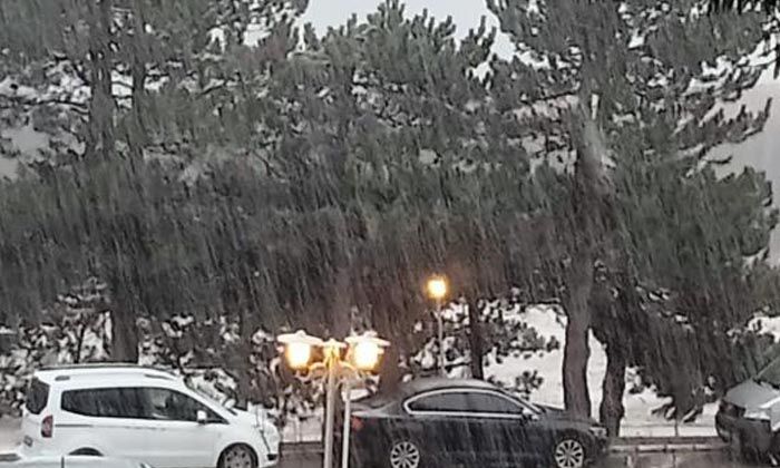 Abant’ta beklenen kar yağışı başladı